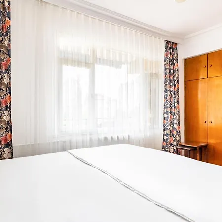 Flat W Balcony 10 Min To Toy Museum And Marmaray * イスタンブール
