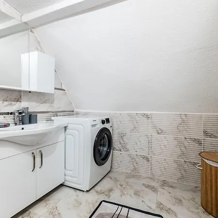 View Flat W Terrace 10 Min To Buyaka Mall Apartment *