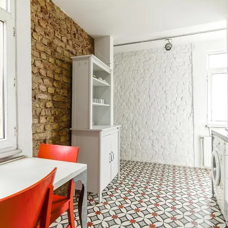 Outstanding Flat With And Sea View In Beyoglu *
