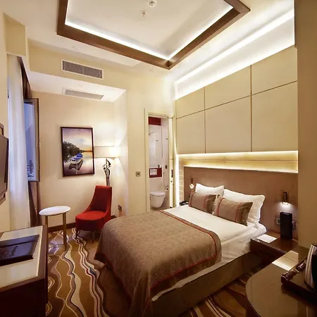 Hotel Grand De Pera 4*