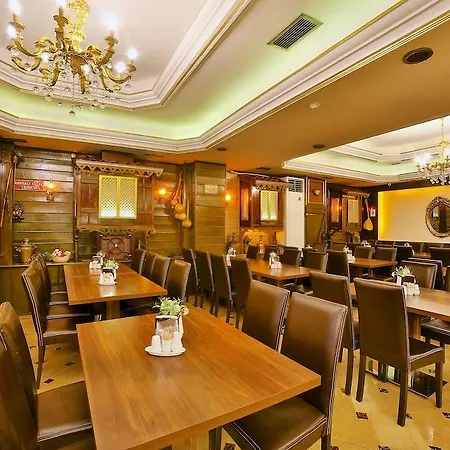 Grand Ant Hotel 3*