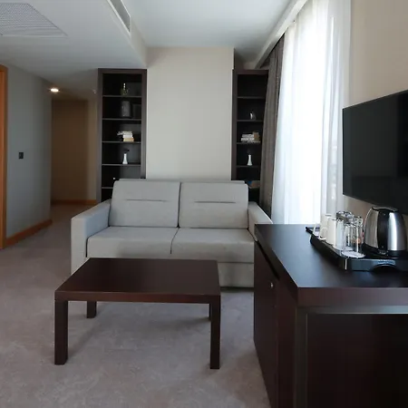 Port Bosphorus 4*
