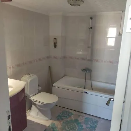 Beylikduezue Boelgesinde Ferah Bir Site Ici Konut Apartment