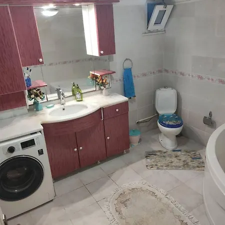 Beylikduezue Boelgesinde Ferah Bir Site Ici Konut *