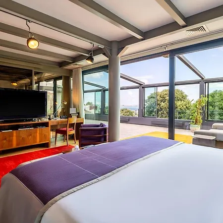 Tomtom Hotel
