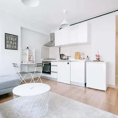 Chic Flat W Balcony 5 Min To Moda Coast In Kadikoy アパート イスタンブール
