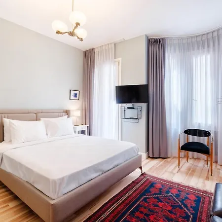 Trendy Apt, Balcony, 2 Min To Main Ave