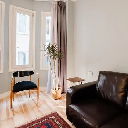 Trendy Apt, Balcony, 2 Min To Main Ave * イスタンブール