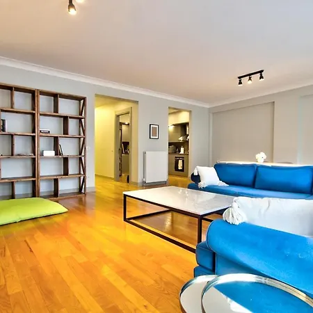アパート New Build With Modern Amenities And Balcony イスタンブール