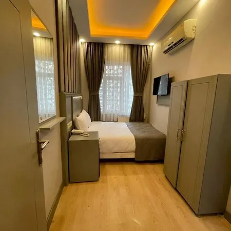 Hotel Crowned 2*