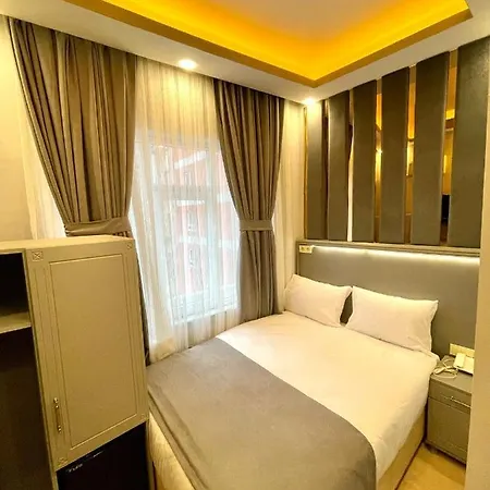 Crowned Hotel Istanbul