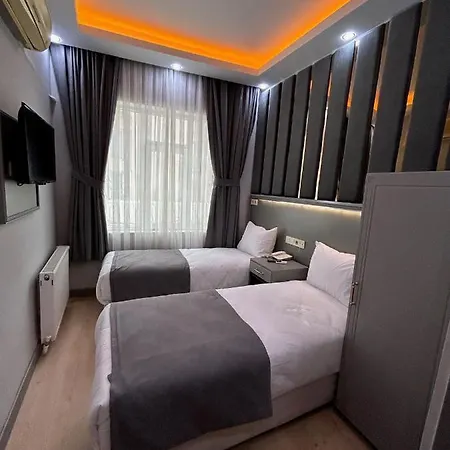 Hotel Crowned 2*