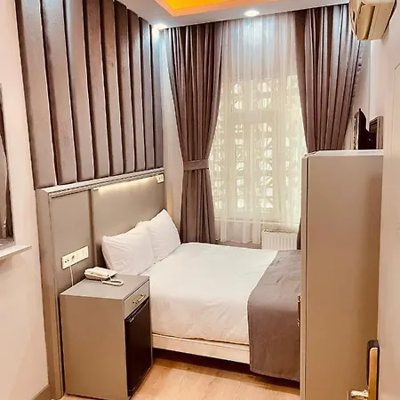 Crowned 2* Istanbul