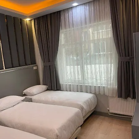 Crowned 2* Istanbul