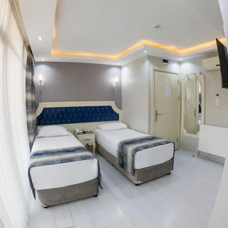Crowned Hotel