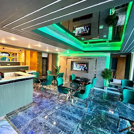Hotel Crowned 2*