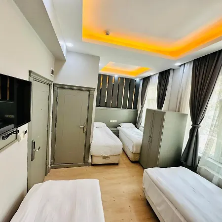 Crowned Hotel
