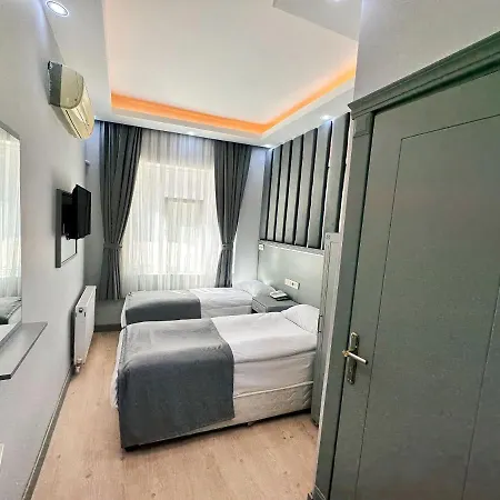 Hotel Crowned