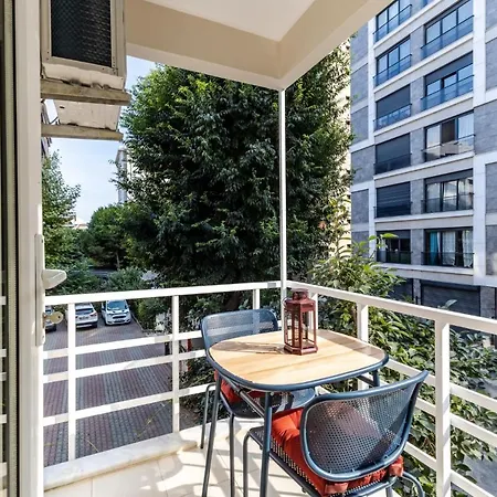 Spacious Flat W Balcony 3 Min To Bagdat Ave Lägenhet Istanbul
