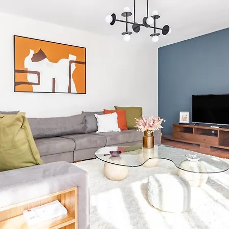 Spacious Flat W Balcony 3 Min To Bagdat Ave Istanbul