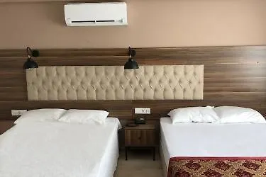 Hotel The Reina