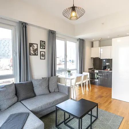 Near Airport Metro 1-bdr Wi-fipoolgym Appartement