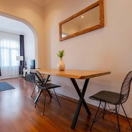 High-ceiling Central 3-bedroom With City View Apartment Istanbul