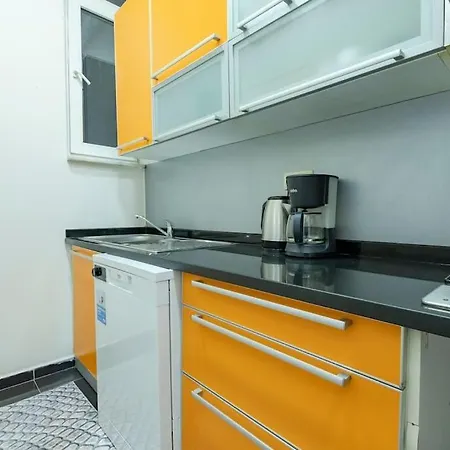 Apartment High-ceiling Central 3-bedroom With City View *