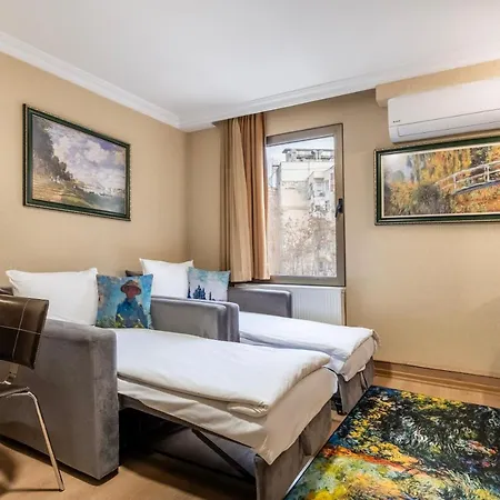 Gallery & Nisantasi Szálloda 3*