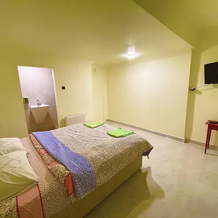Rueyam Hotel 4*