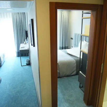 Dosso Dossi Old City 4*