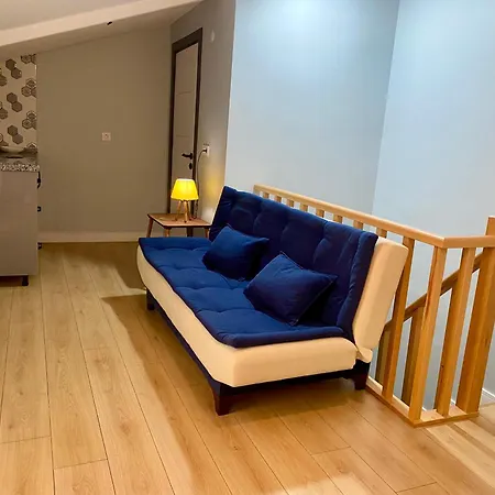 Modern , Spacious, Duplex *