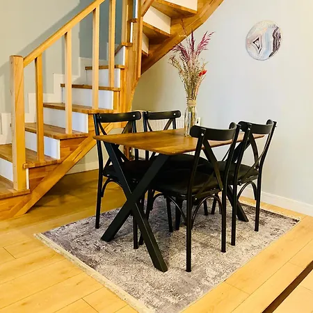 Apartment Modern , Spacious, Duplex *