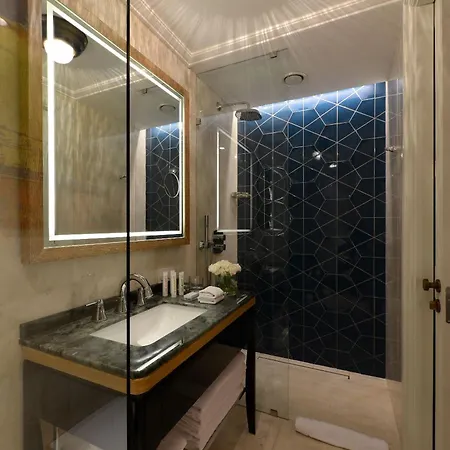 10 Karakoy 5*