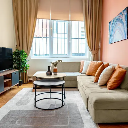 Daire Stylish And Central 2br Flat In The Heart Of Sisli *