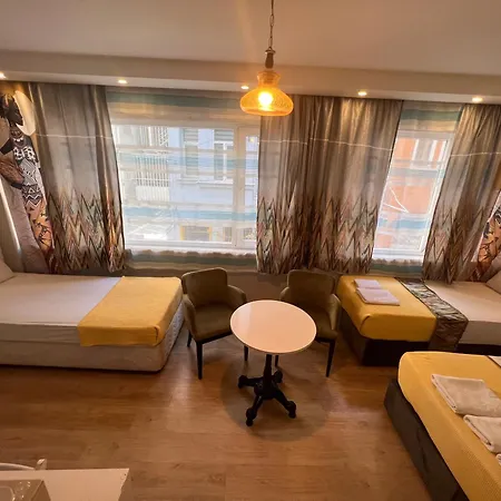 Rodin Hostel *