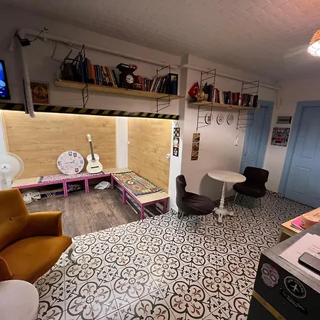 Rodin Hostel *