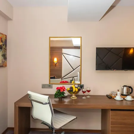 Hotel Litros & 4*