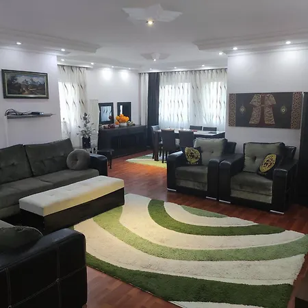 Apartment Beylikduezue Boelgesinde Ferah Bir Site Ici Konut *