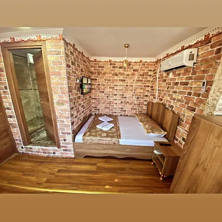 Golden Arrow Old Apartmanhotel *