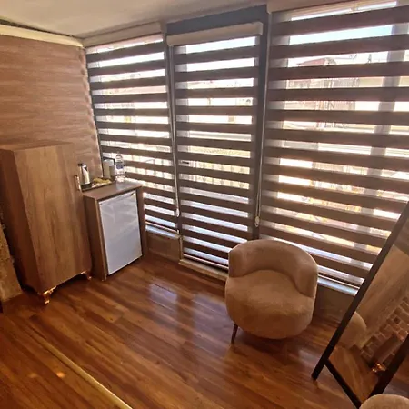 Golden Arrow Old Apartmanhotel