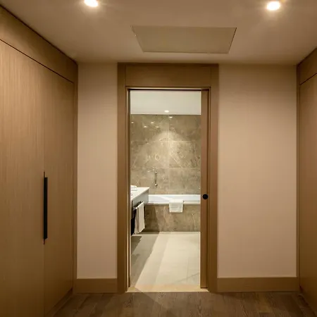 Hilton Mall Of 5*