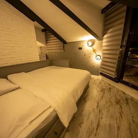 Aparthotel Ava Center *
