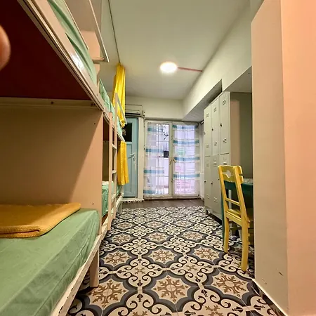 Rodin Hostel *