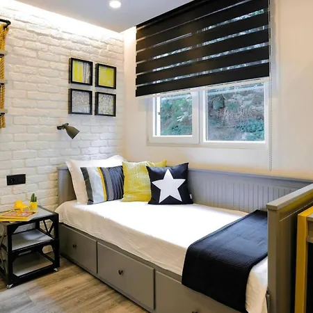 Aparthotel Ava Center *