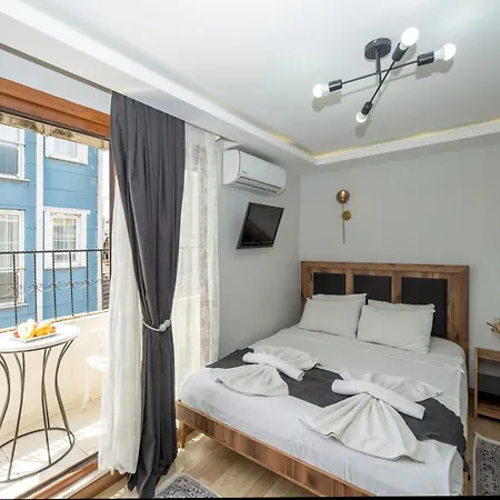 Valeria White Suites Hotel