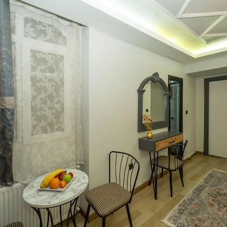 Hotel Valeria White Suites *