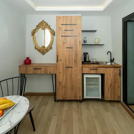 Valeria White Suites *