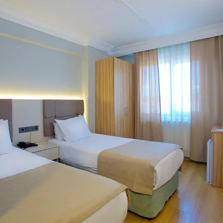 Grand Ant Hotel 3*