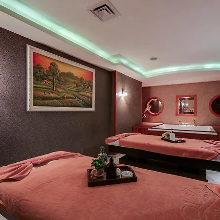 Ramada By Wyndham Old Hotel 4*